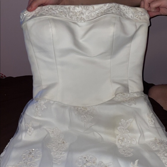 Wedding dress - Picture 2 of 3
